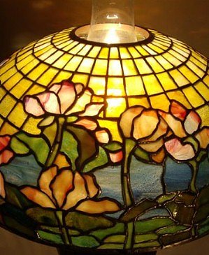 In the Style of Tiffany - Water Lily Table Lamp